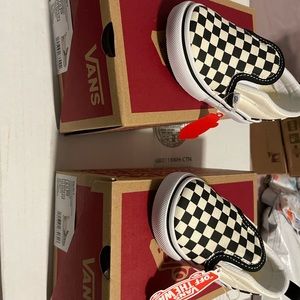 NWT toddler black and white vans size 7 and 6